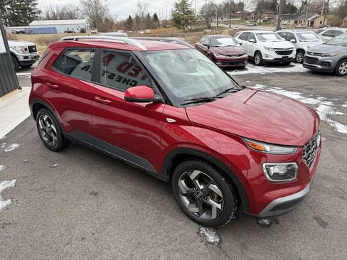 Used 2021 Hyundai Venue SEL FWD image 5
