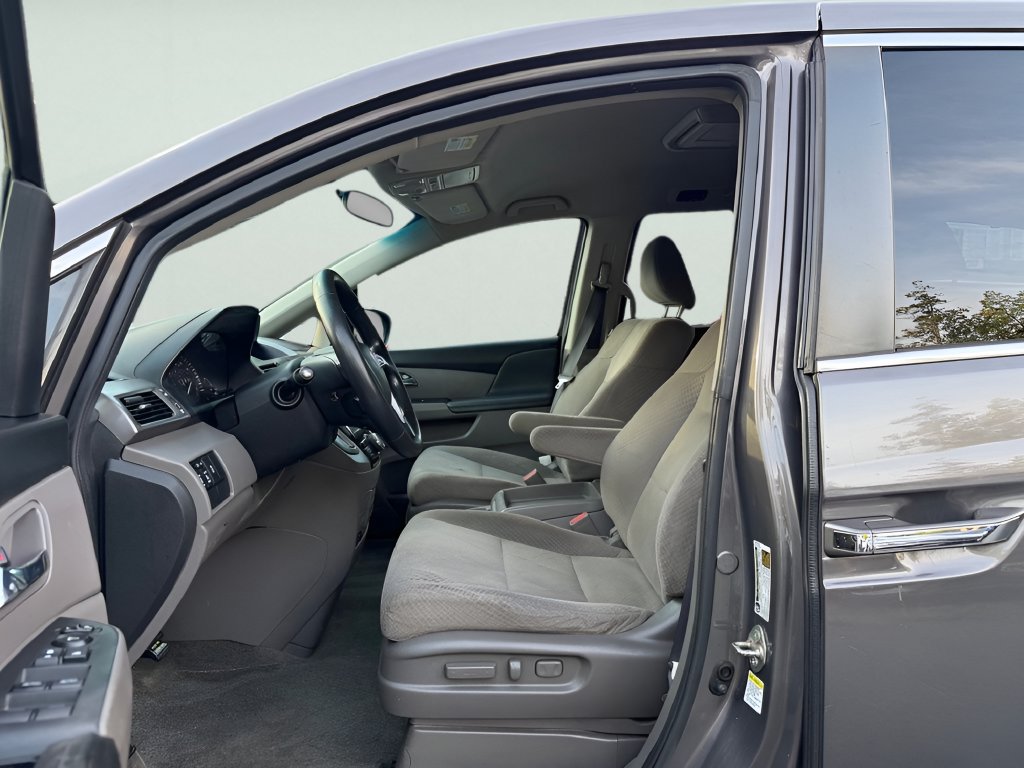 Used 2016 Honda Odyssey SE image 15