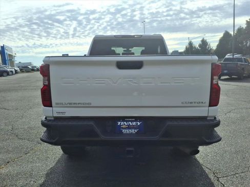 Used 2023 Chevrolet Silverado 2500 Custom w/ Custom Convenience Package image 4