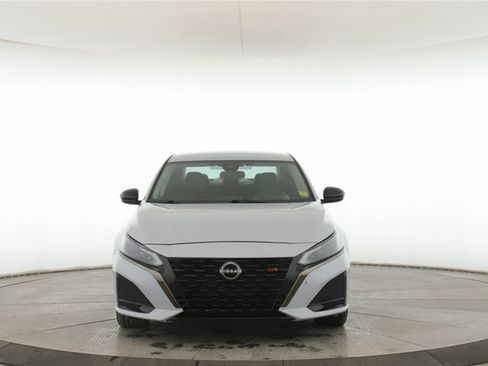 Used 2023 Nissan Altima 2.5 SR image 12