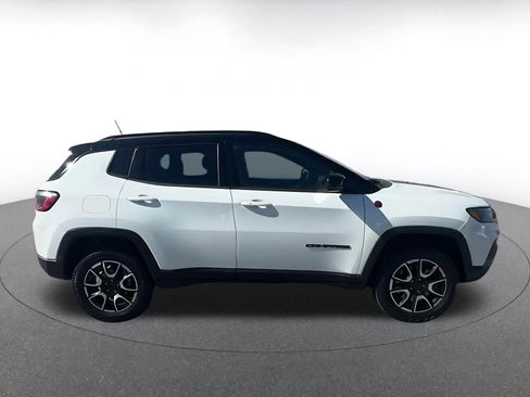 Used 2025 Jeep Compass Trailhawk image 16
