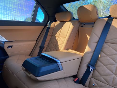 Used 2025 BMW 740i w/ Premium Package image 58