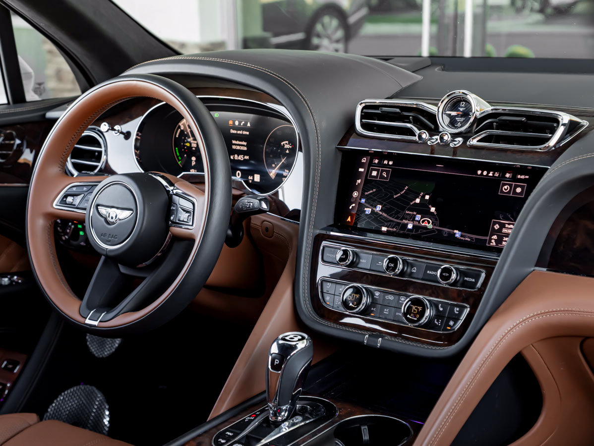 Used 2023 Bentley Bentayga Plug-In Hybrid AWD/4WD image 43