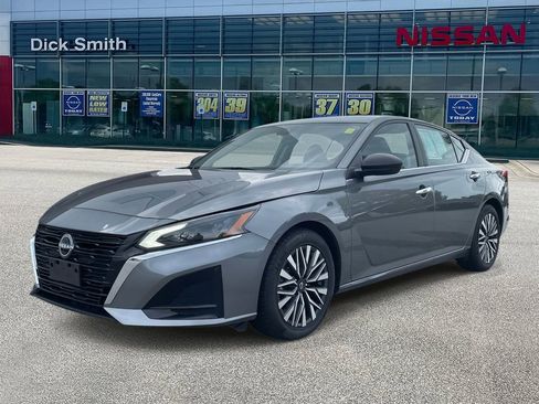 Used 2024 Nissan Altima 2.5 SV image 3