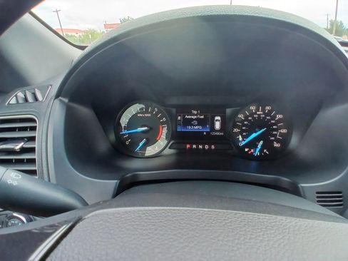 Used 2018 Ford Explorer XLT FWD image 14