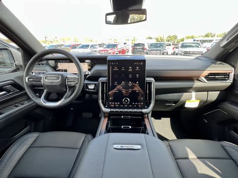 New 2025 GMC Yukon XL Denali image 27