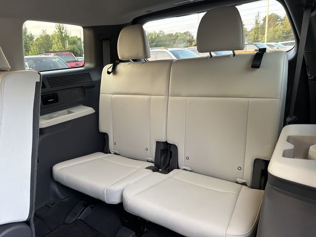 Used 2025 Hyundai Santa Fe SEL FWD image 14