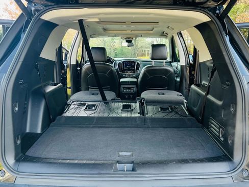 Used 2021 Chevrolet Traverse LT w/ LT Premium Package image 25