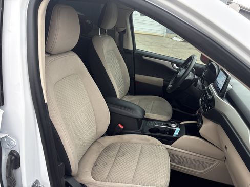 Used 2020 Ford Escape SE image 8