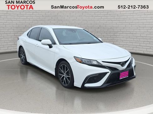 Used 2023 Toyota Camry SE FWD image 3