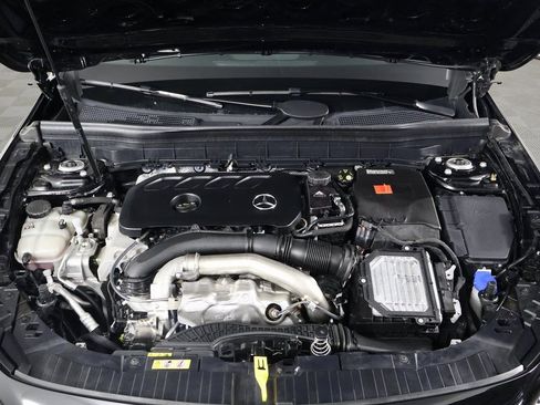 Certified 2025 Mercedes-Benz GLB 250 image 15