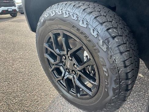 Certified 2025 GMC Canyon Denali w/ LPO, Denali Black Edition AWD/4WD image 9