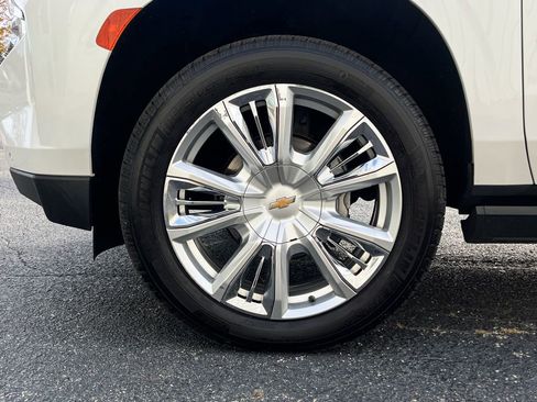 Used 2021 Chevrolet Suburban High Country w/ Premium Package image 8