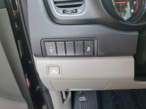 Used 2017 Kia Sedona LX w/ LX Essentials Premium Package image 30