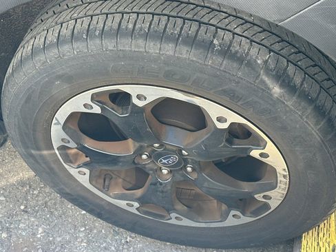 Used 2023 Subaru Crosstrek 2.0i Premium image 4