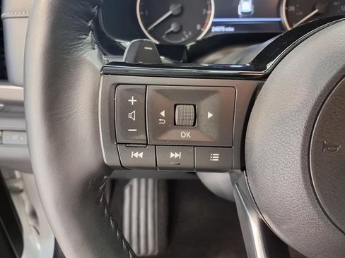 Used 2024 Nissan Pathfinder SL FWD image 7