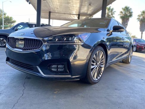Used 2017 Kia Cadenza Limited FWD image 2