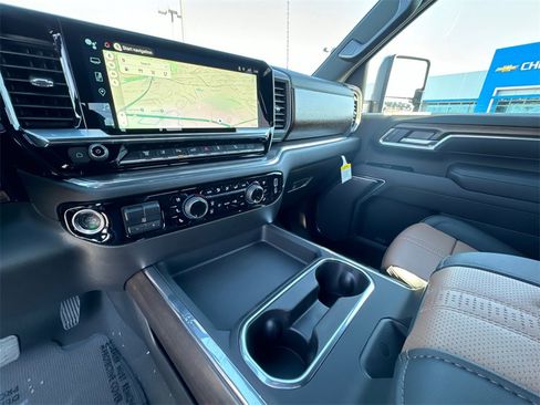 Certified 2025 Chevrolet Silverado 2500 High Country w/ Technology Package image 38