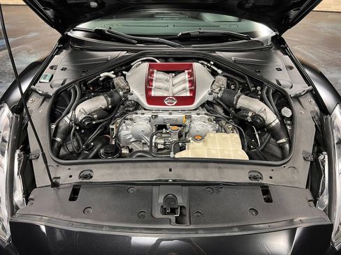 Used 2019 Nissan GT-R Premium w/ Premium Interior Package image 20