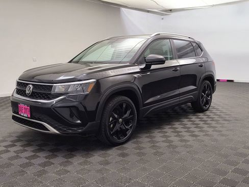 Used 2022 Volkswagen Taos SE image 1