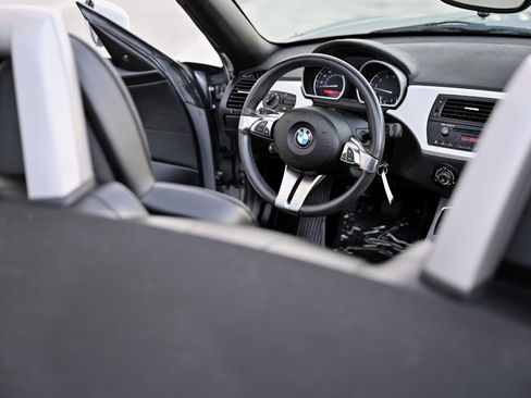 Used 2006 BMW Z4 3.0si RWD image 26