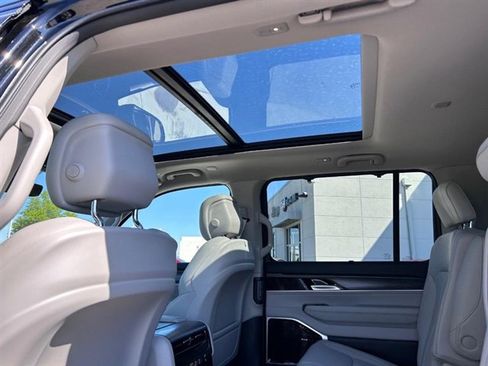 New 2024 Jeep Wagoneer L Series III w/ Premium Group I image 12