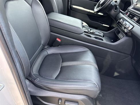Used 2024 Honda Pilot Touring image 17