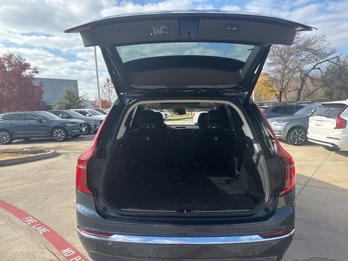 Certified 2025 Volvo XC90 B6 Plus image 8