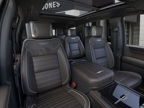 New 2026 GMC Yukon Denali Ultimate AWD/4WD image 16