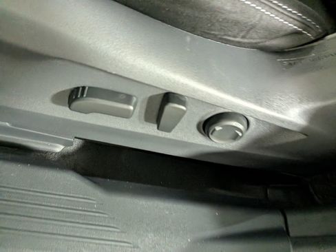 Used 2025 Subaru Outback Premium image 18