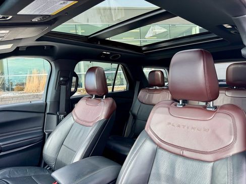 Used 2020 Ford Explorer Platinum w/ Premium Technology Package image 34
