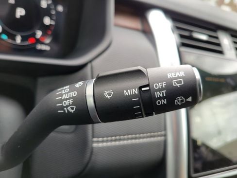 Used 2024 Land Rover Discovery Dynamic SE image 34