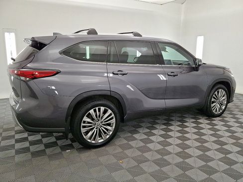 Used 2022 Toyota Highlander Platinum AWD/4WD image 18