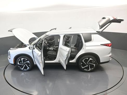 Used 2023 Mitsubishi Outlander SE image 74