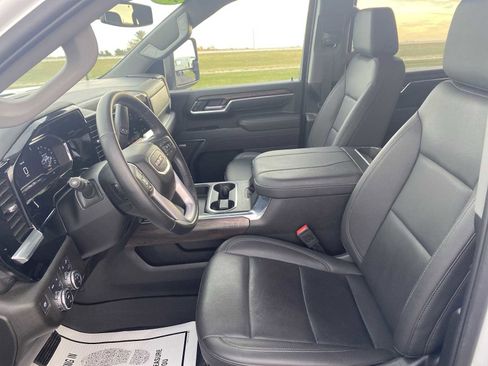 Used 2025 GMC Sierra 2500 SLT image 18