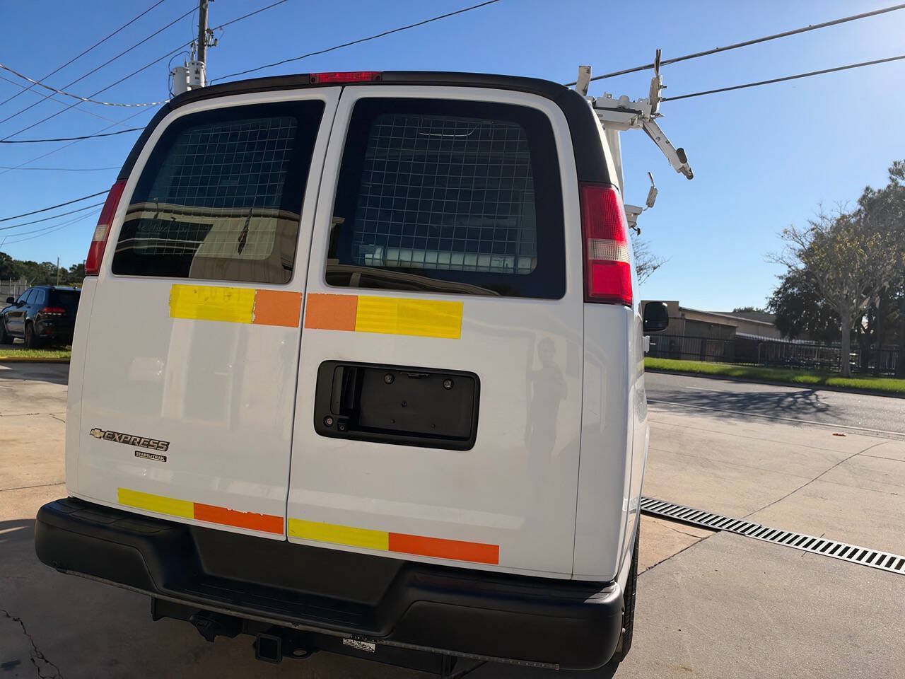 Used 2015 Chevrolet Express 2500 RWD image 12
