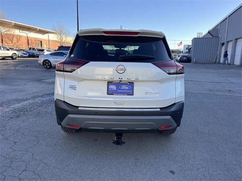 Used 2022 Nissan Rogue SV image 4