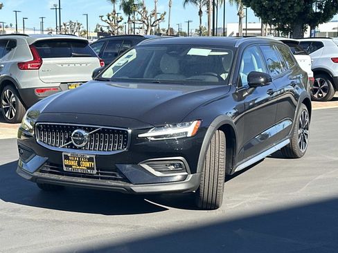 New 2026 Volvo V60 B5 Cross Country Ultra w/ Climate Package image 6