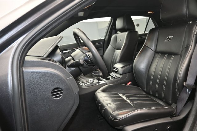 Used 2023 Chrysler 300 S RWD image 9
