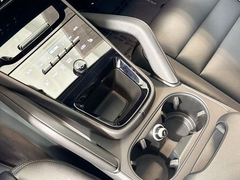 Used 2025 Porsche Cayenne image 19