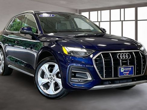 Used 2021 Audi Q5 2.0T Premium Plus w/ Premium Plus Package AWD/4WD image 3
