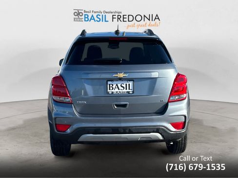 Used 2019 Chevrolet Trax LT w/ LT Convenience Package image 4