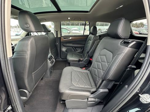 Used 2024 Volkswagen Atlas SE w/ Panoramic Sunroof Package image 19