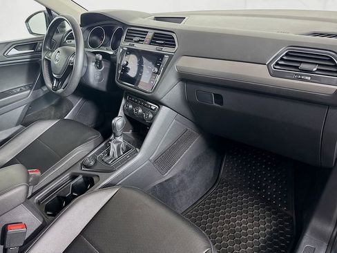 Used 2021 Volkswagen Tiguan SE image 34