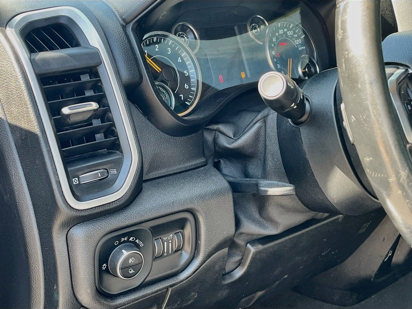 Used 2019 RAM 1500 Big Horn RWD image 10