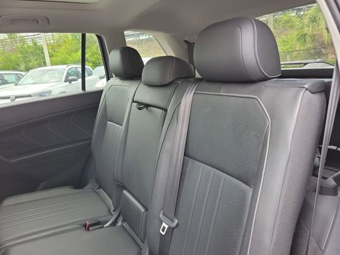 Used 2022 Volkswagen Tiguan SE w/ Panoramic Sunroof Package image 10