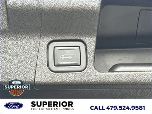 Used 2023 GMC Acadia SLE w/ Driver Convenience Package FWD image 13