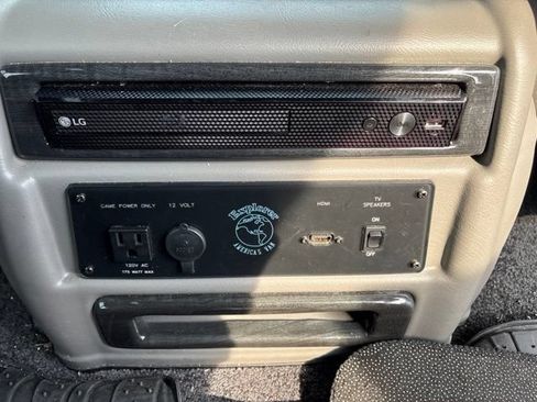 Used 2023 Chevrolet Express 2500 RWD image 21