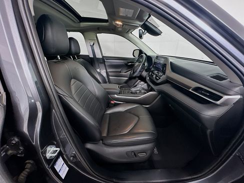 Used 2021 Toyota Highlander XLE image 35