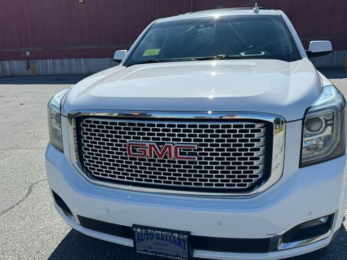 Used 2017 GMC Yukon Denali w/ Open Road Package image 9